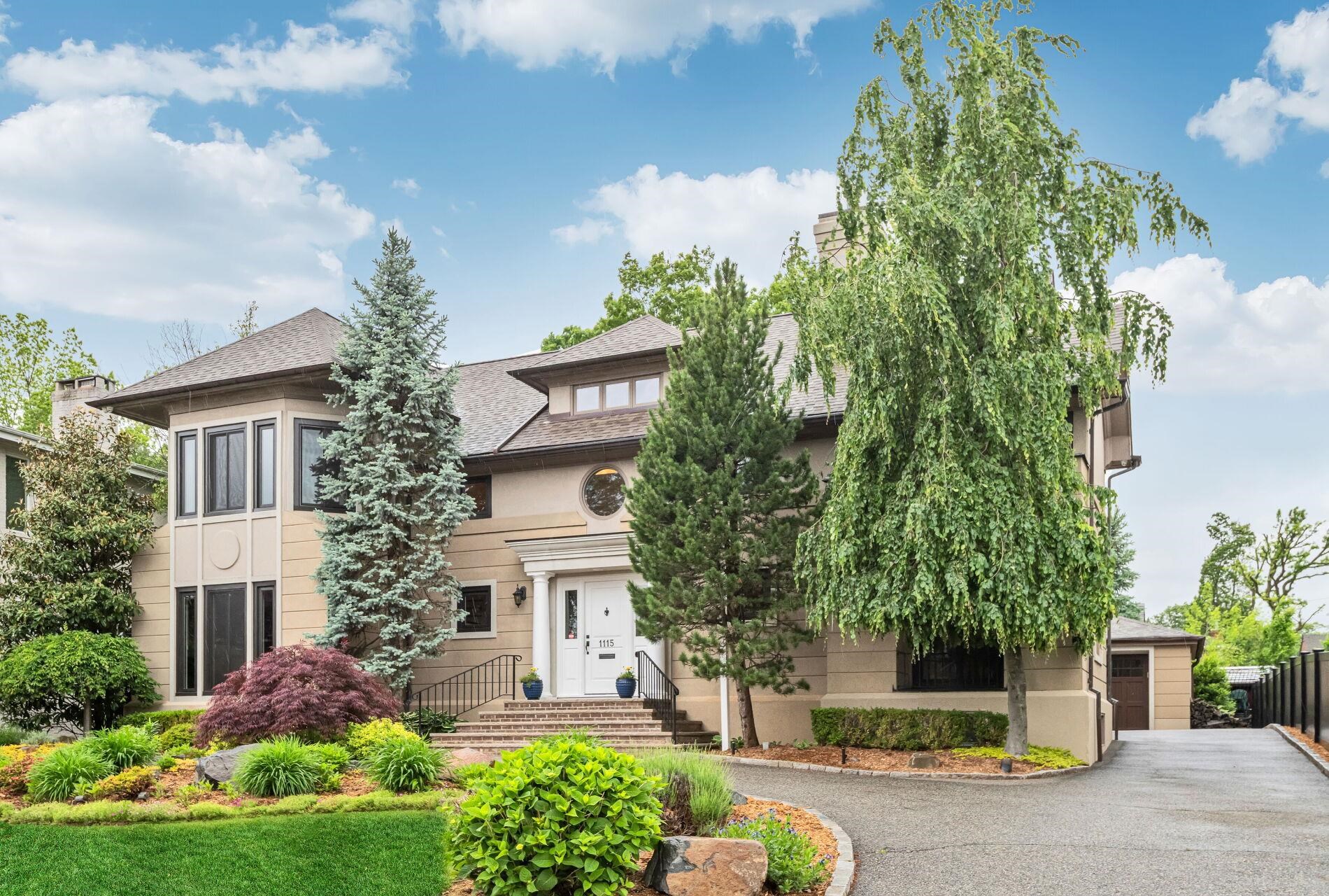 1115 BUCKINGHAM DR