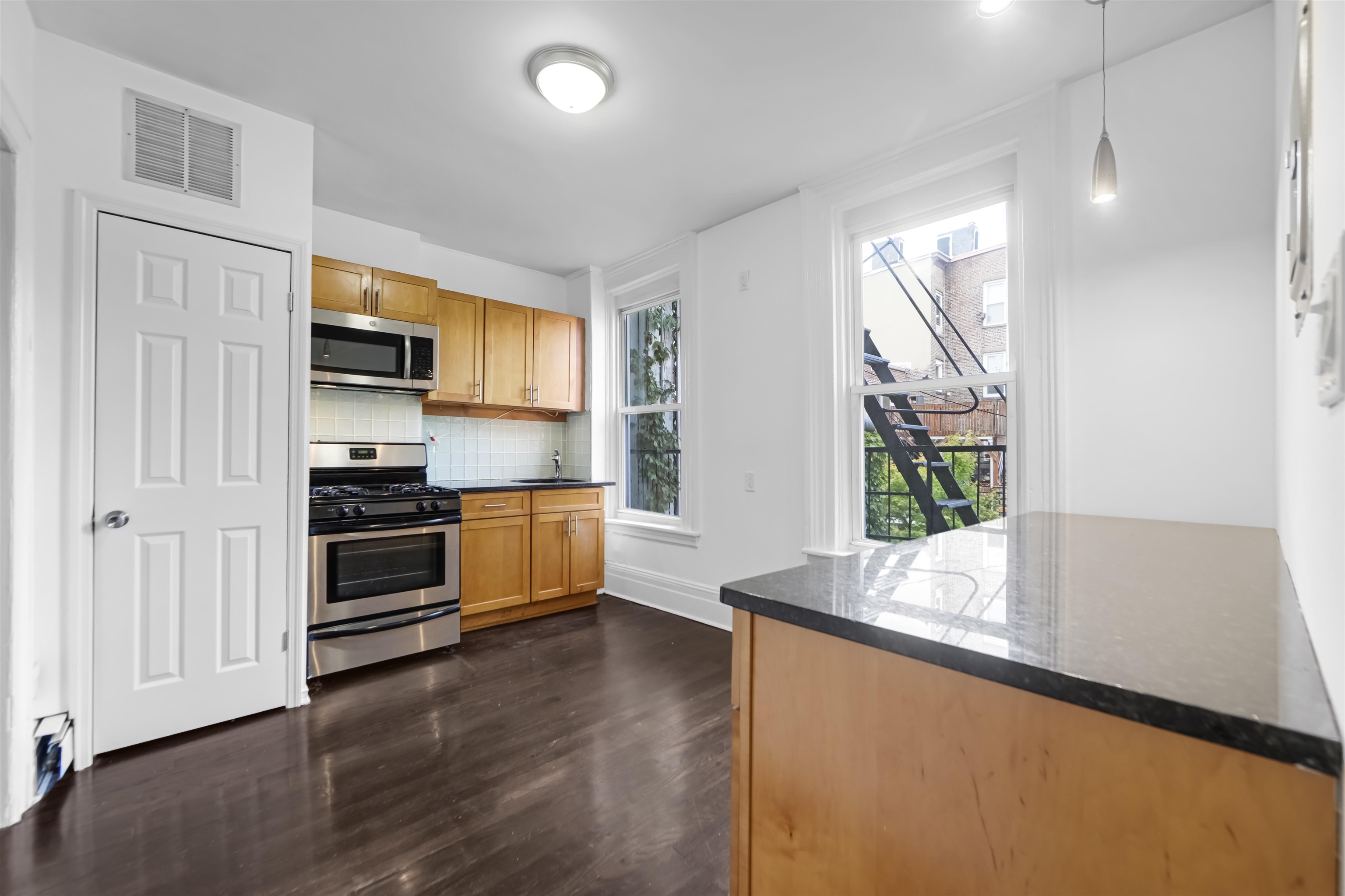 258 9th St #3, Hoboken, New Jersey image 1