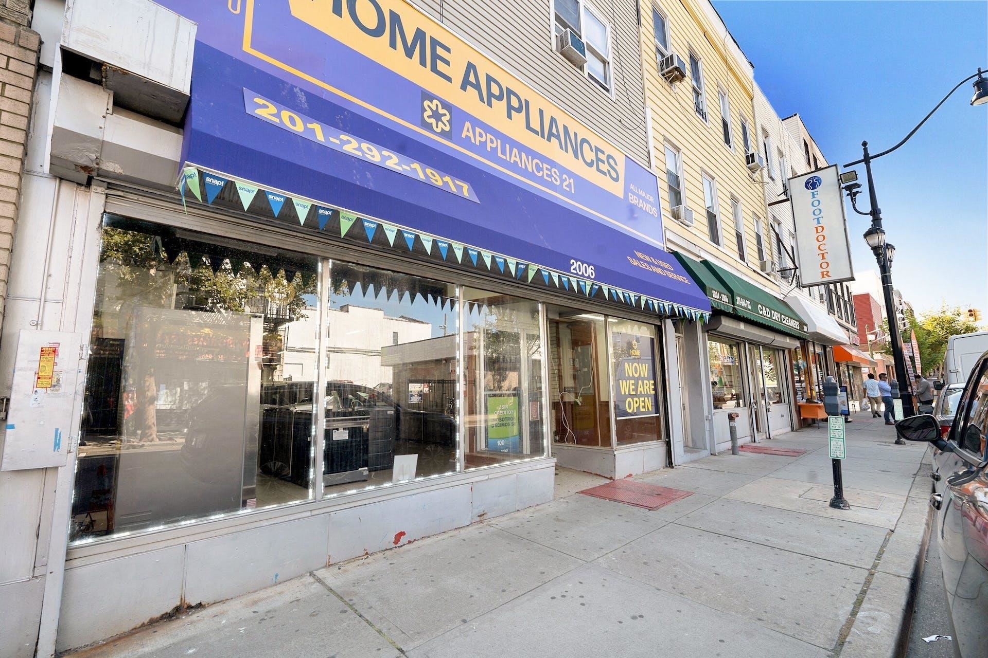2004 BERGENLINE AVE