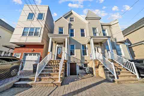 Homes For Sale - 41 East 35th St<br/> Hudson County, Bayonne, NJ 07002