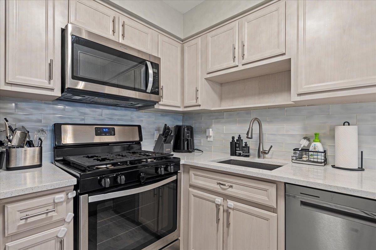 178 Sandcastle Key, Secaucus, New Jersey image 9