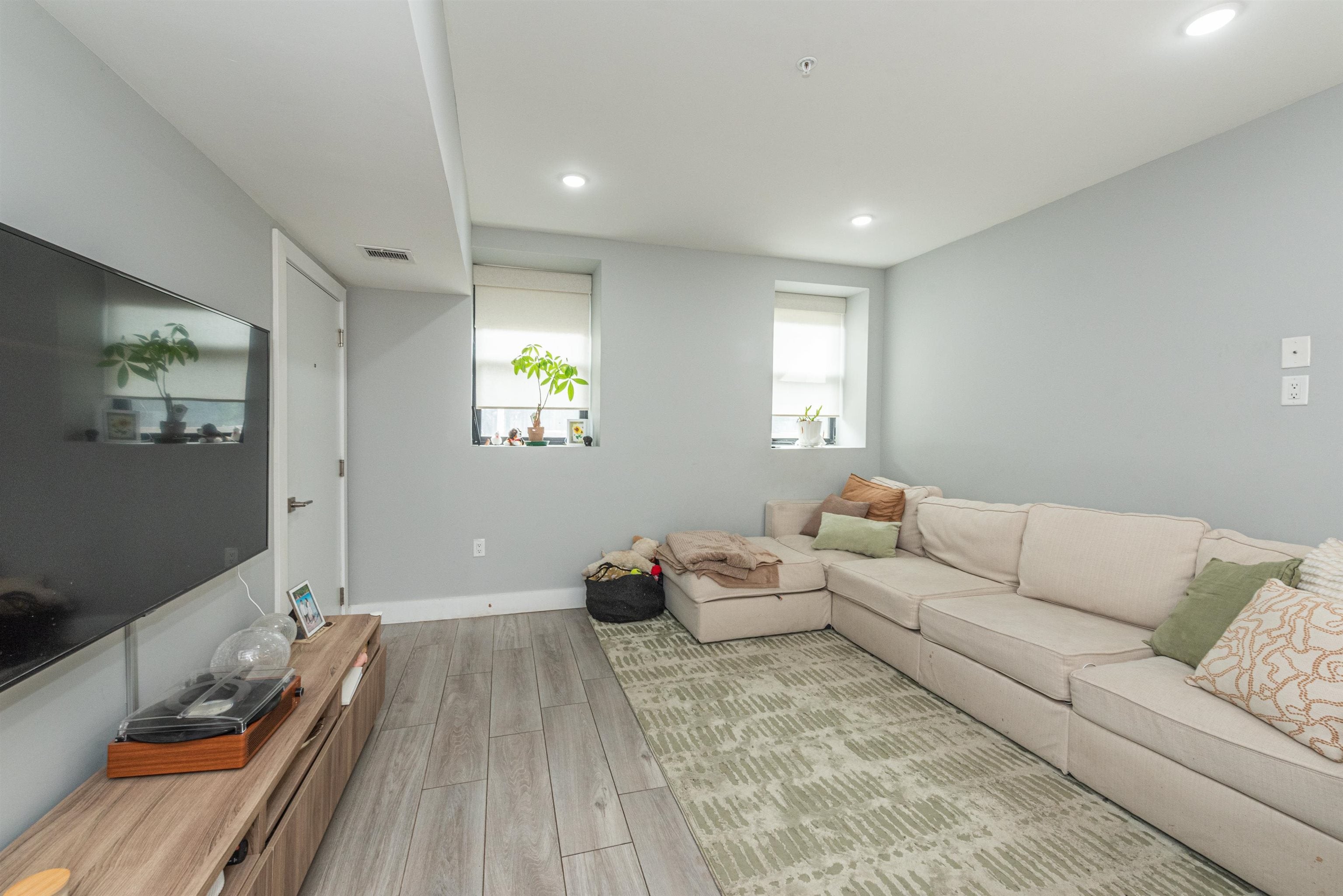 84 FERRY ST 1