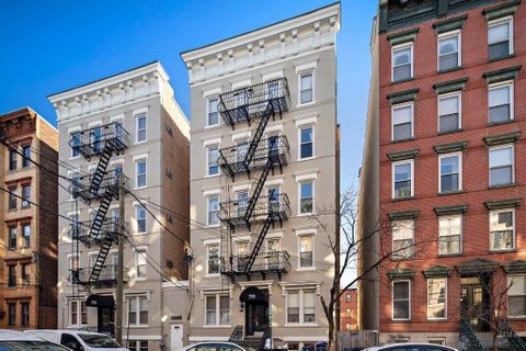 Featured picture for the property 260011775