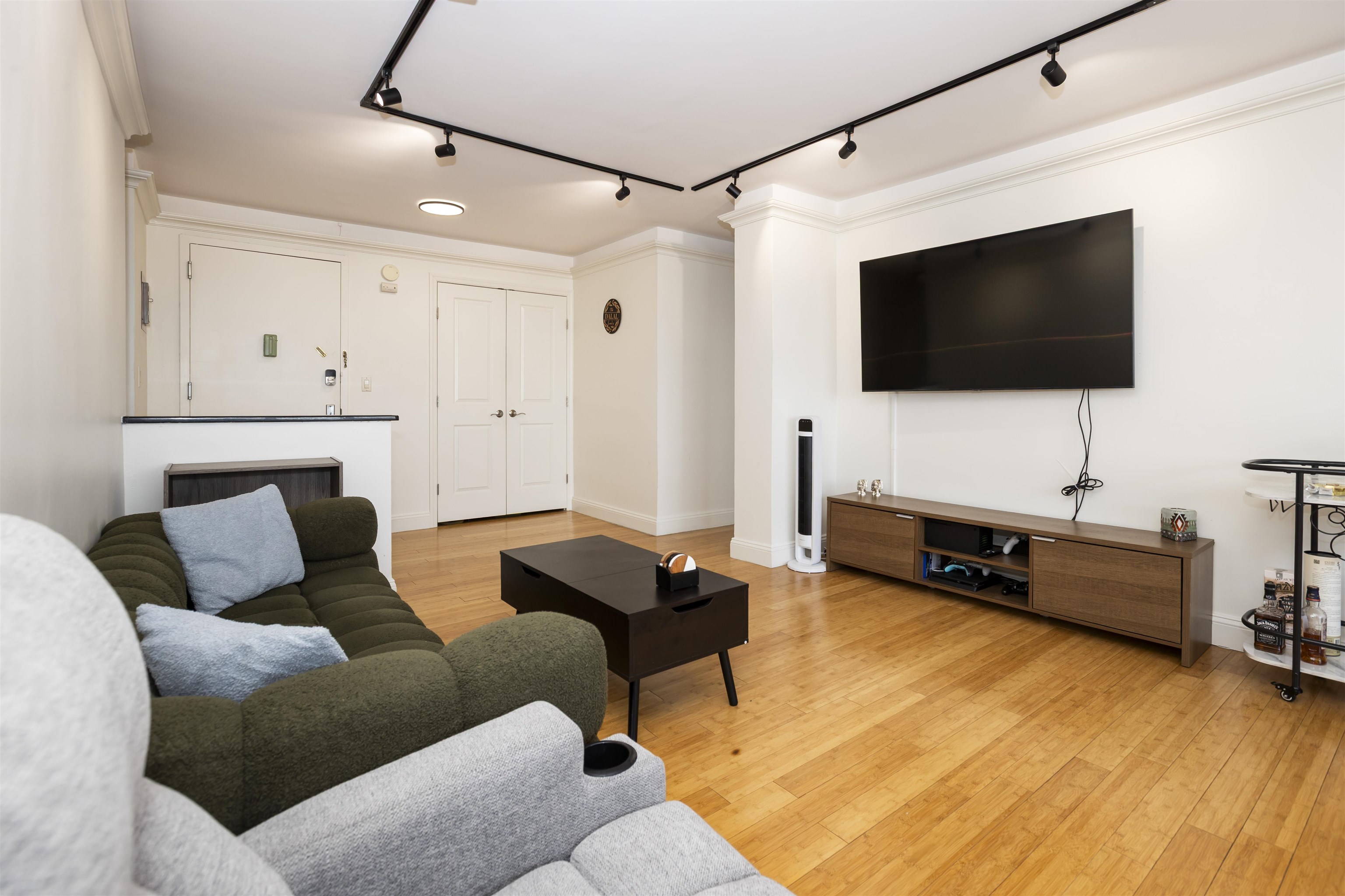 500 Central Ave #912, Union City, New Jersey image 3