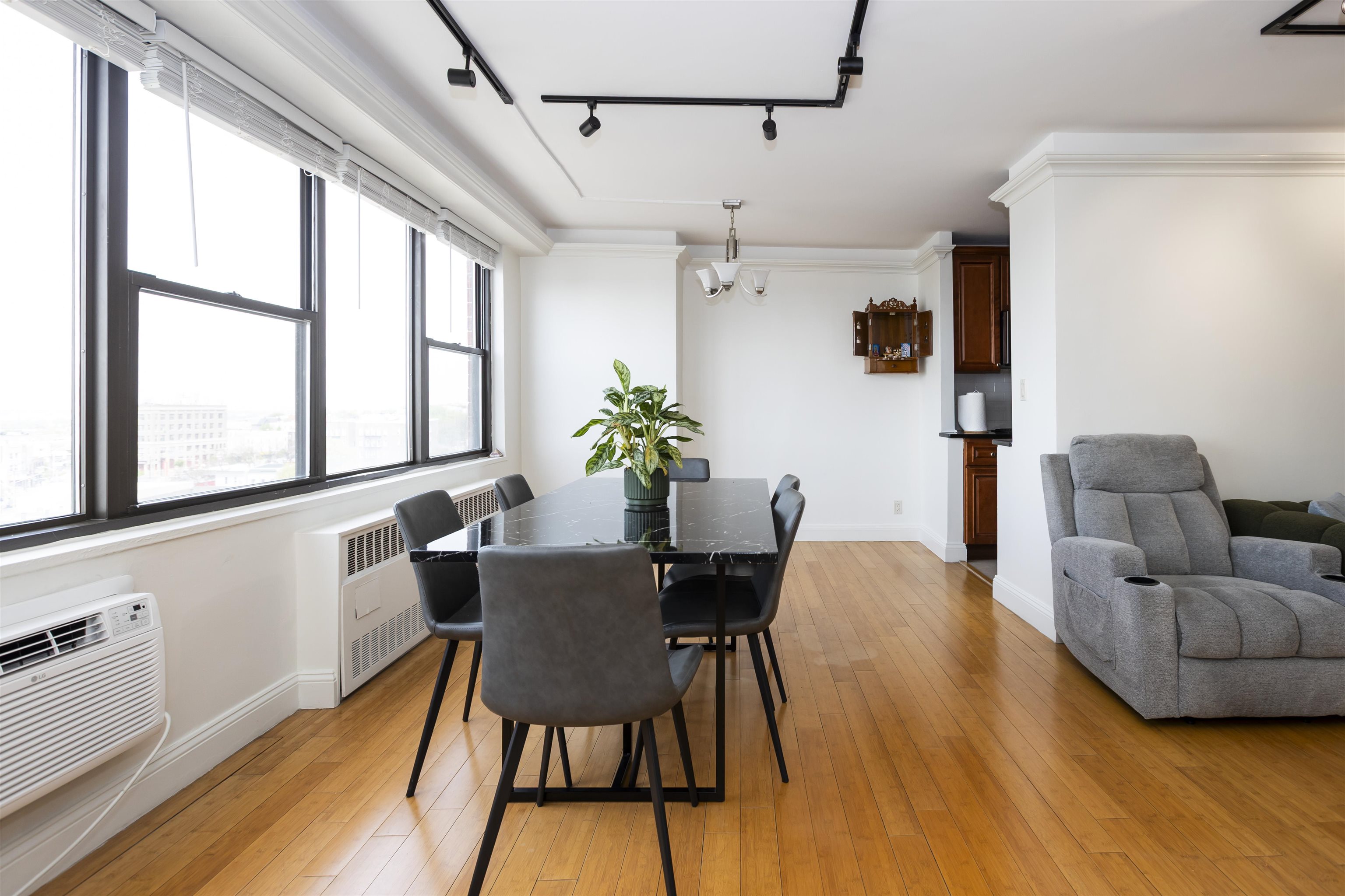 500 Central Ave #912, Union City, New Jersey image 5