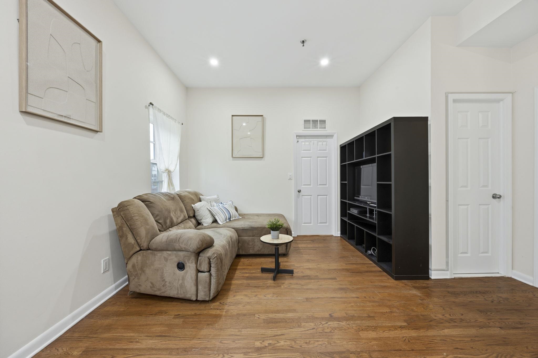 227 CHRISTOPHER COLUMBUS DR 305B