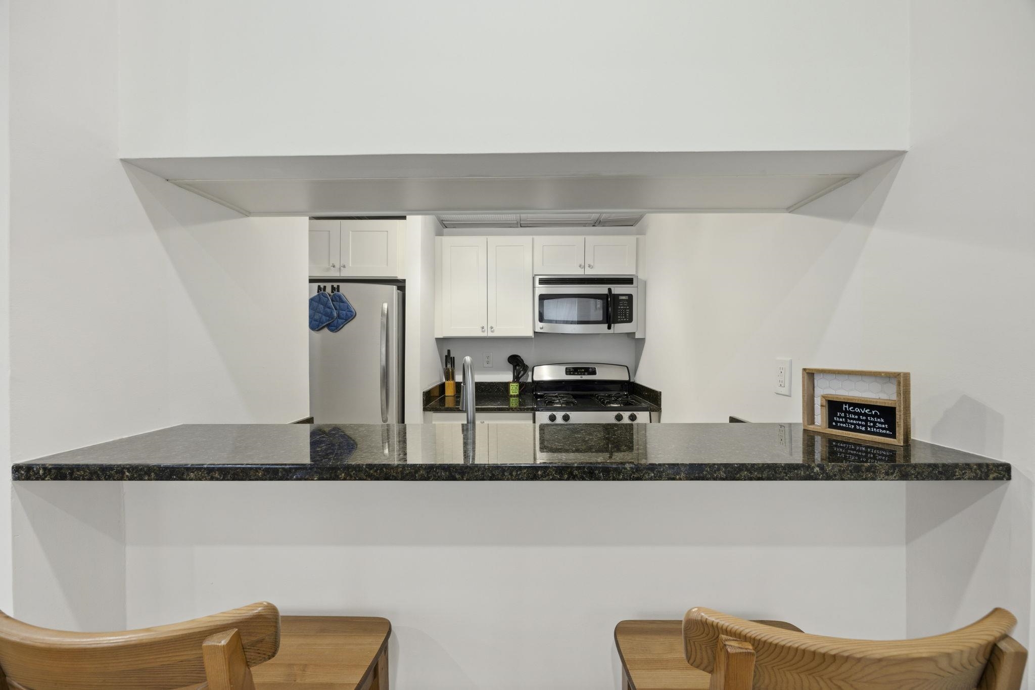 227 CHRISTOPHER COLUMBUS DR 305B