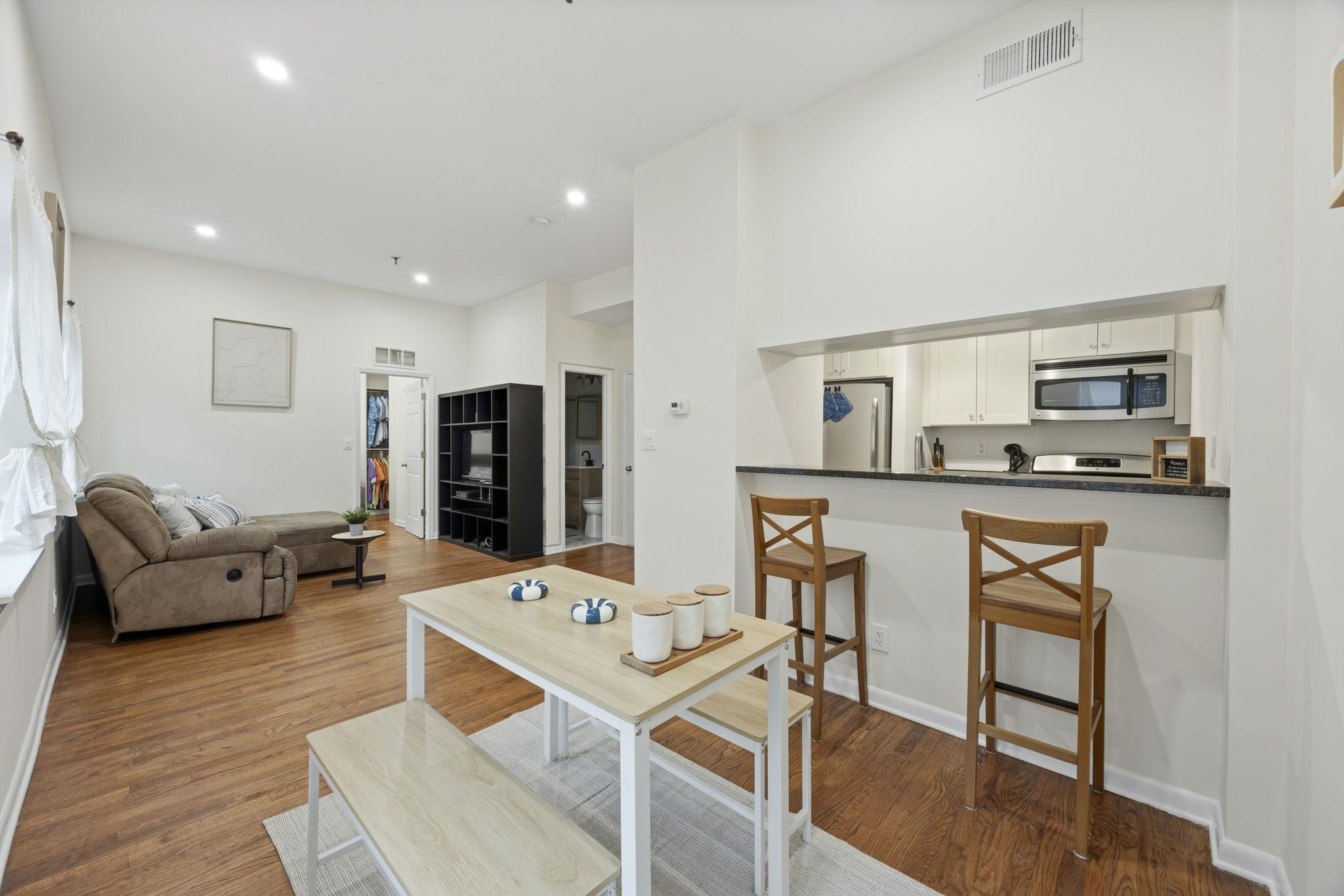 227 CHRISTOPHER COLUMBUS DR 305B