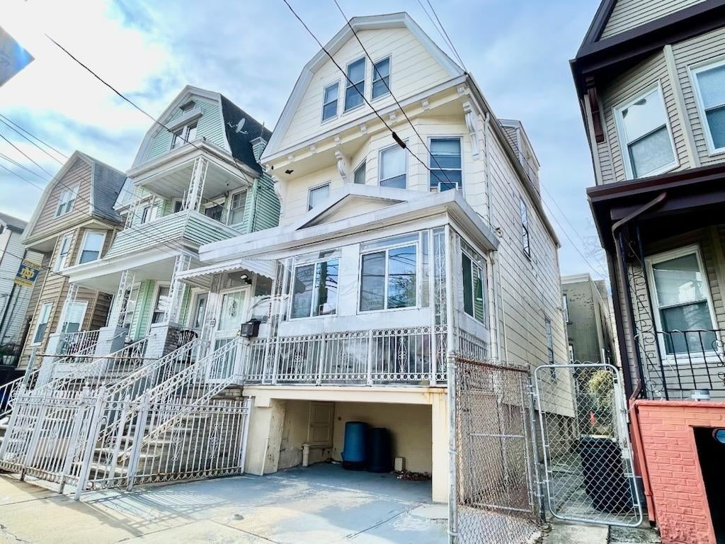 253 JEWETT AVE