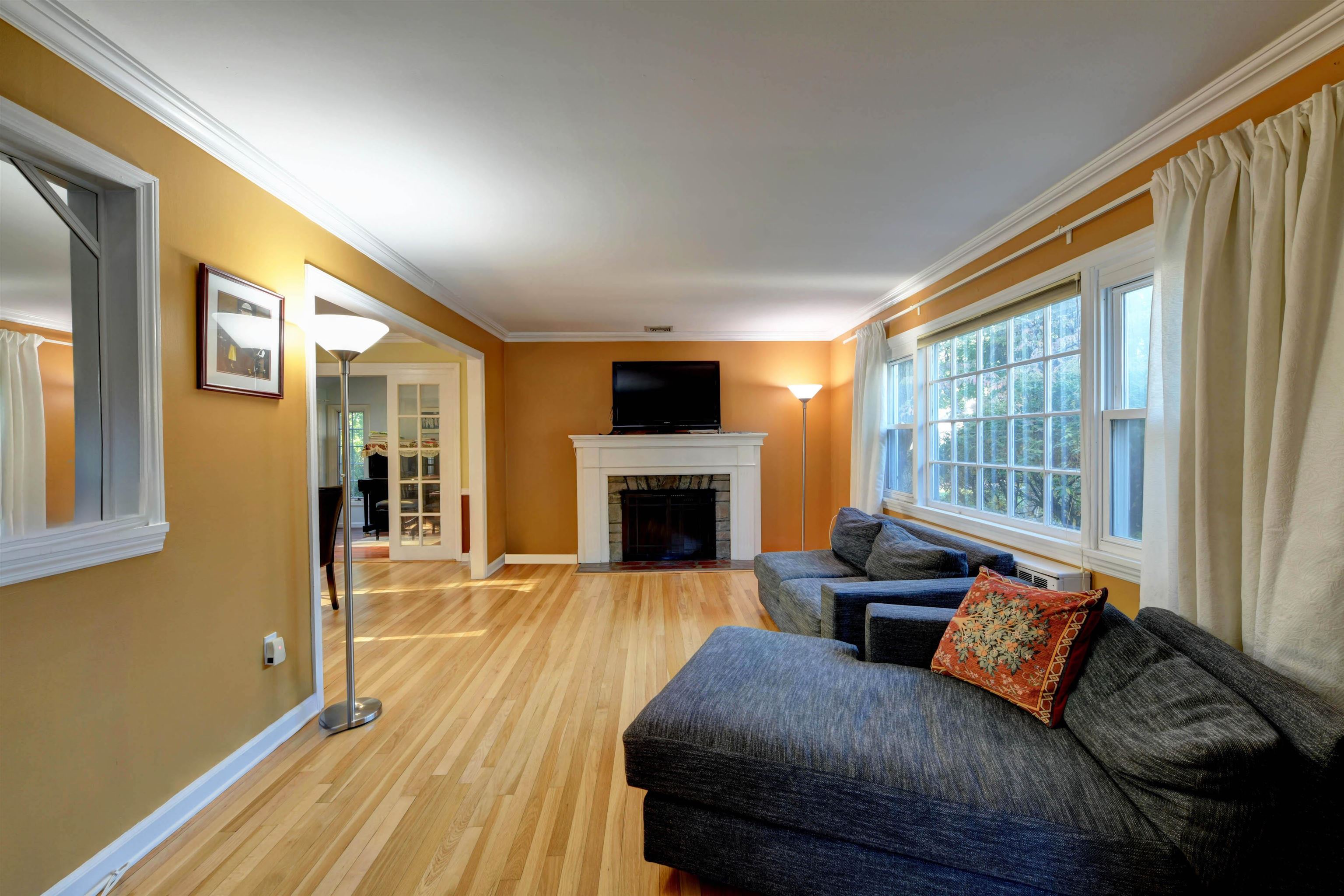 20 BEECHWOOD DR