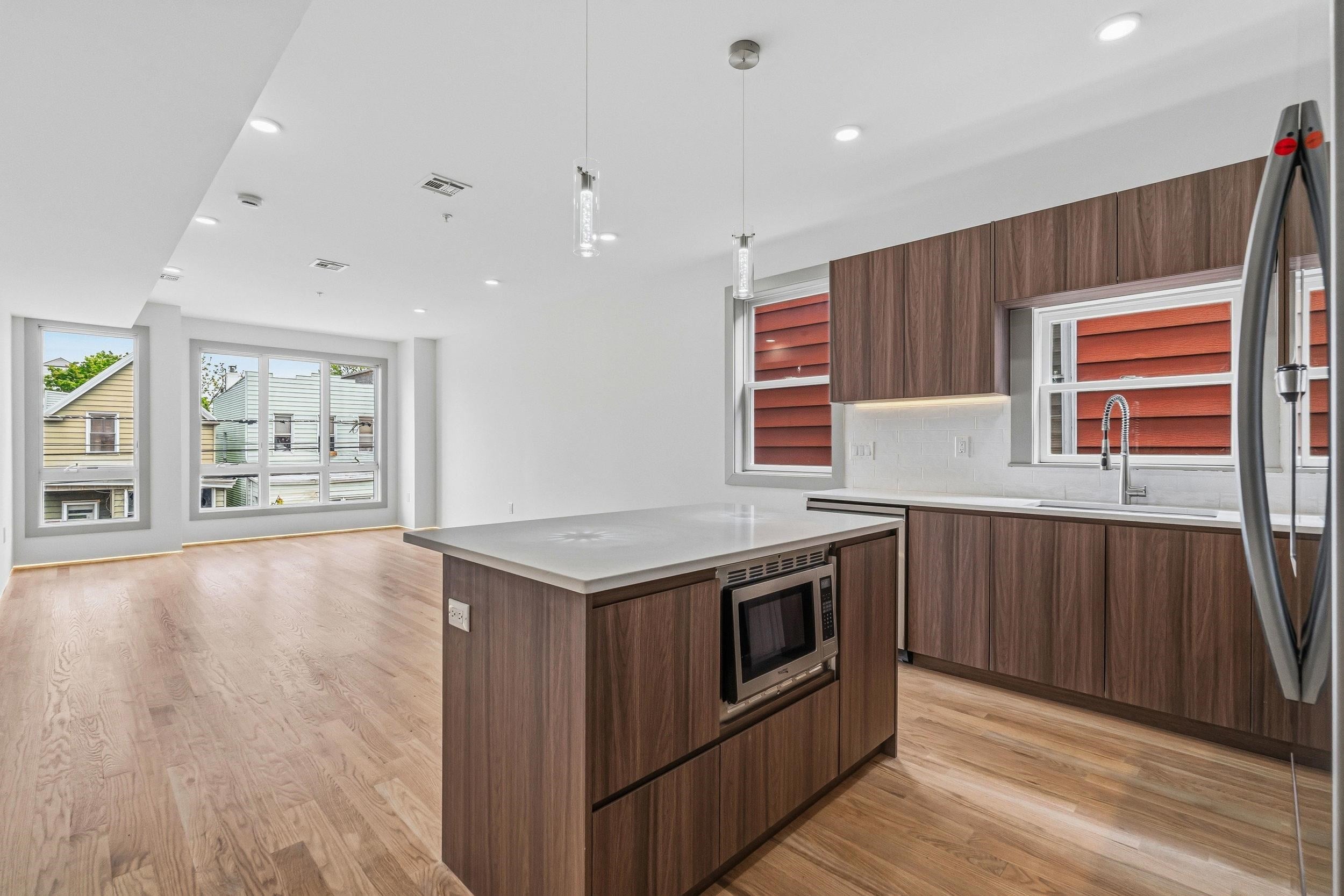 161 WOODLAWN AVE 2