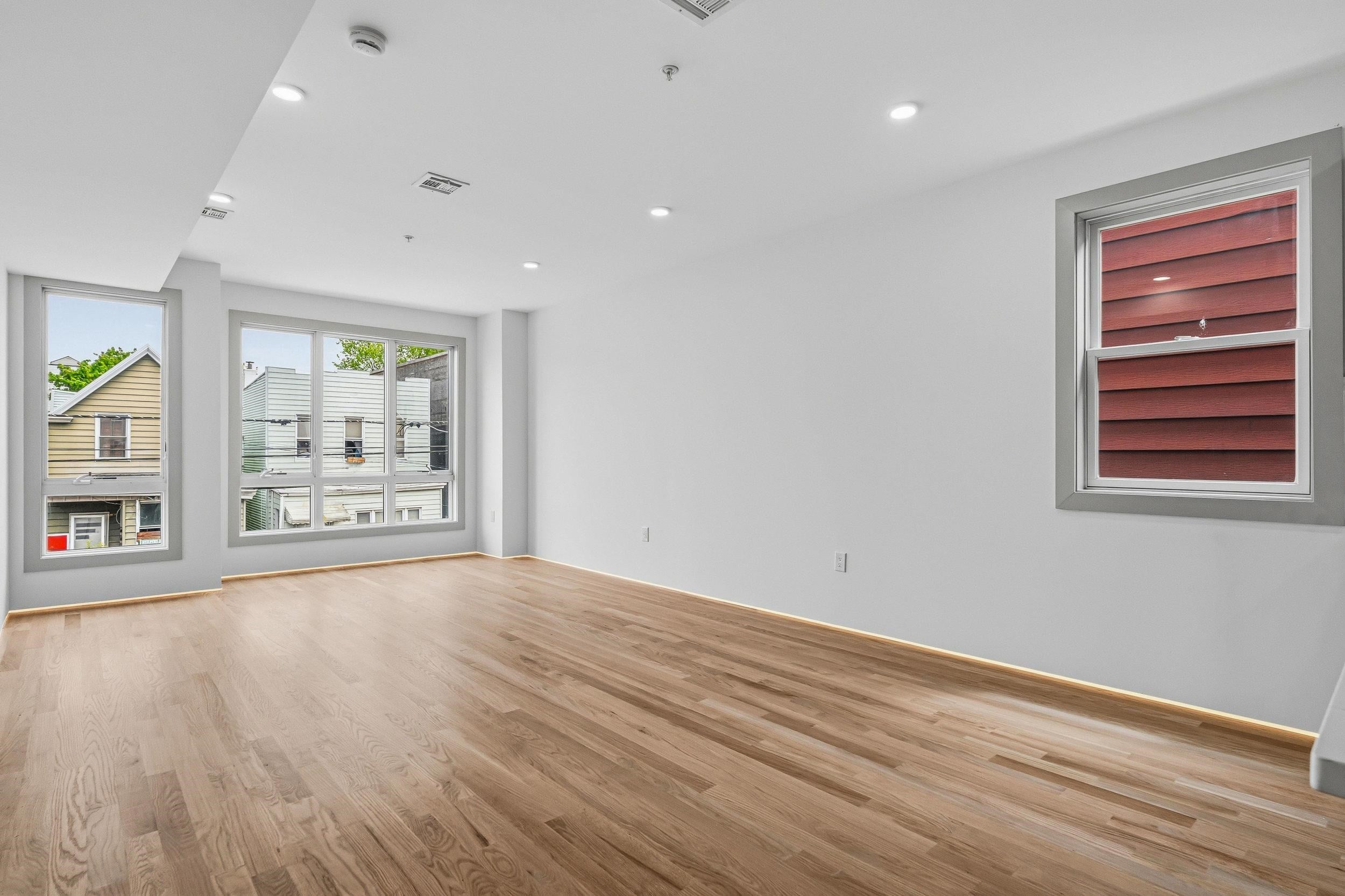 161 WOODLAWN AVE 2