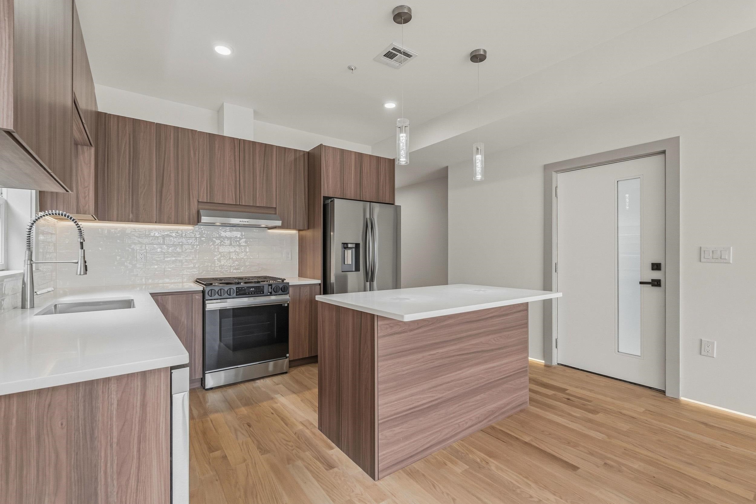 161 WOODLAWN AVE 2