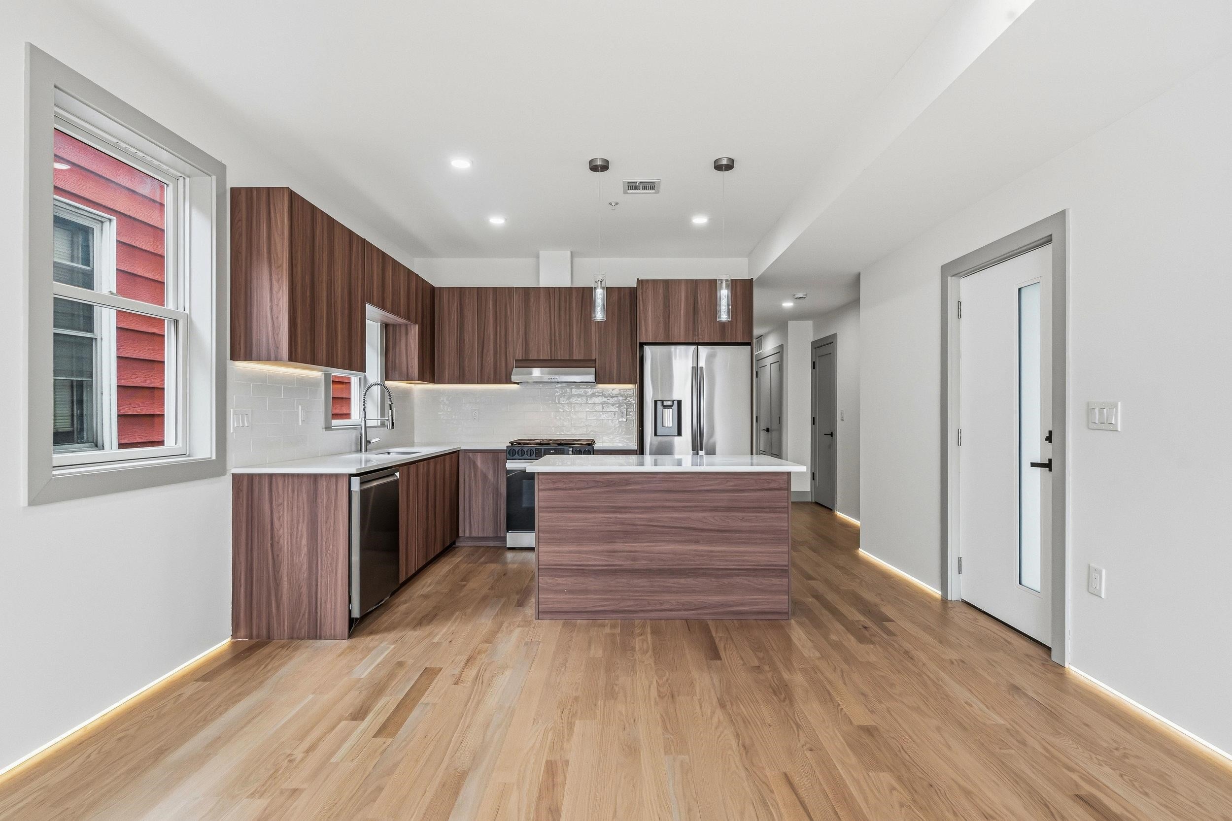 161 WOODLAWN AVE 2