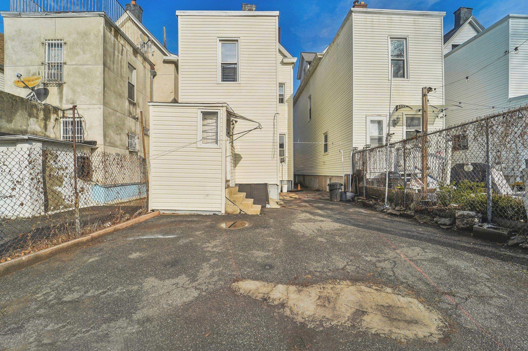 205 Fairview Ave, Jersey City, New Jersey image 22