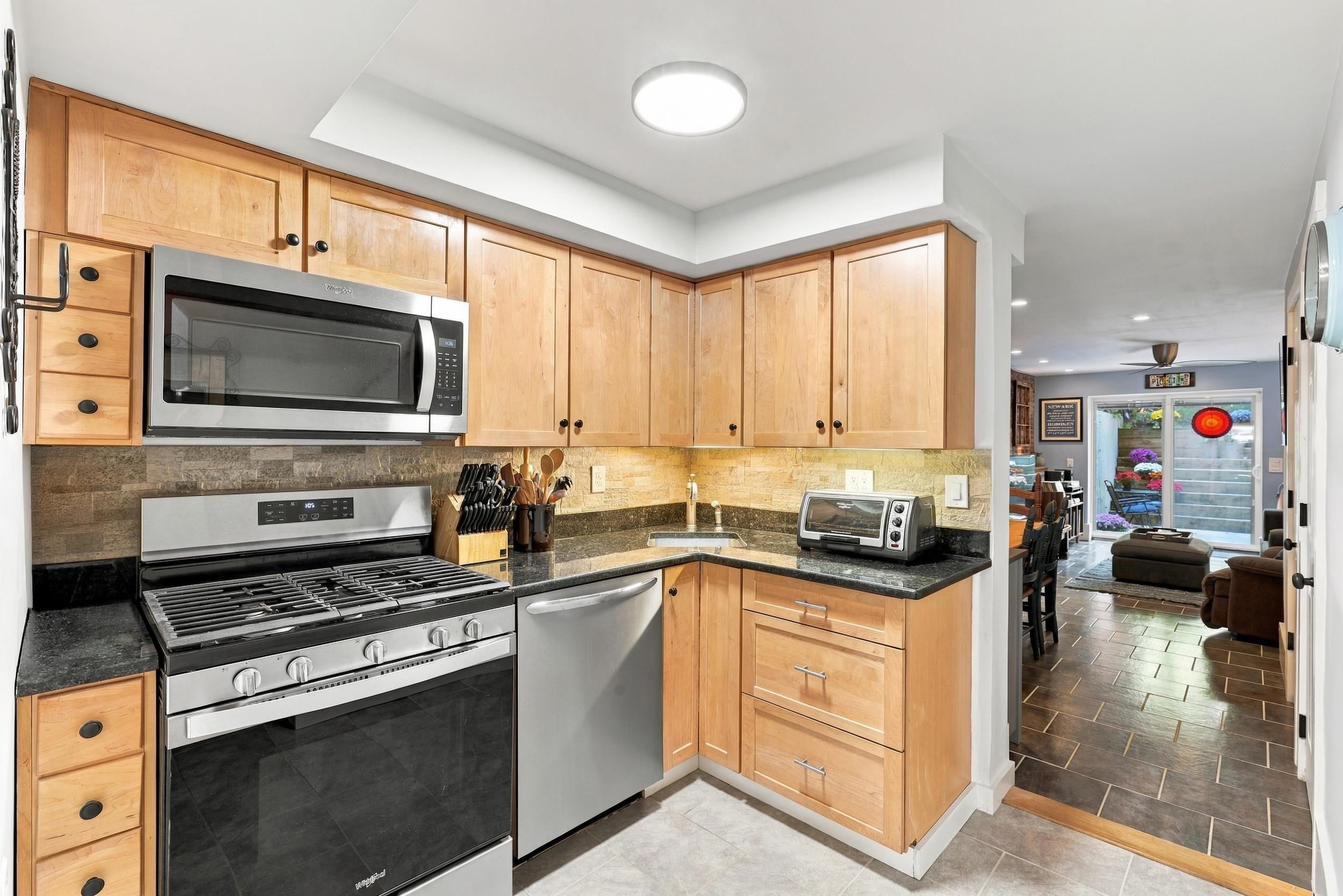 236 6TH ST 1