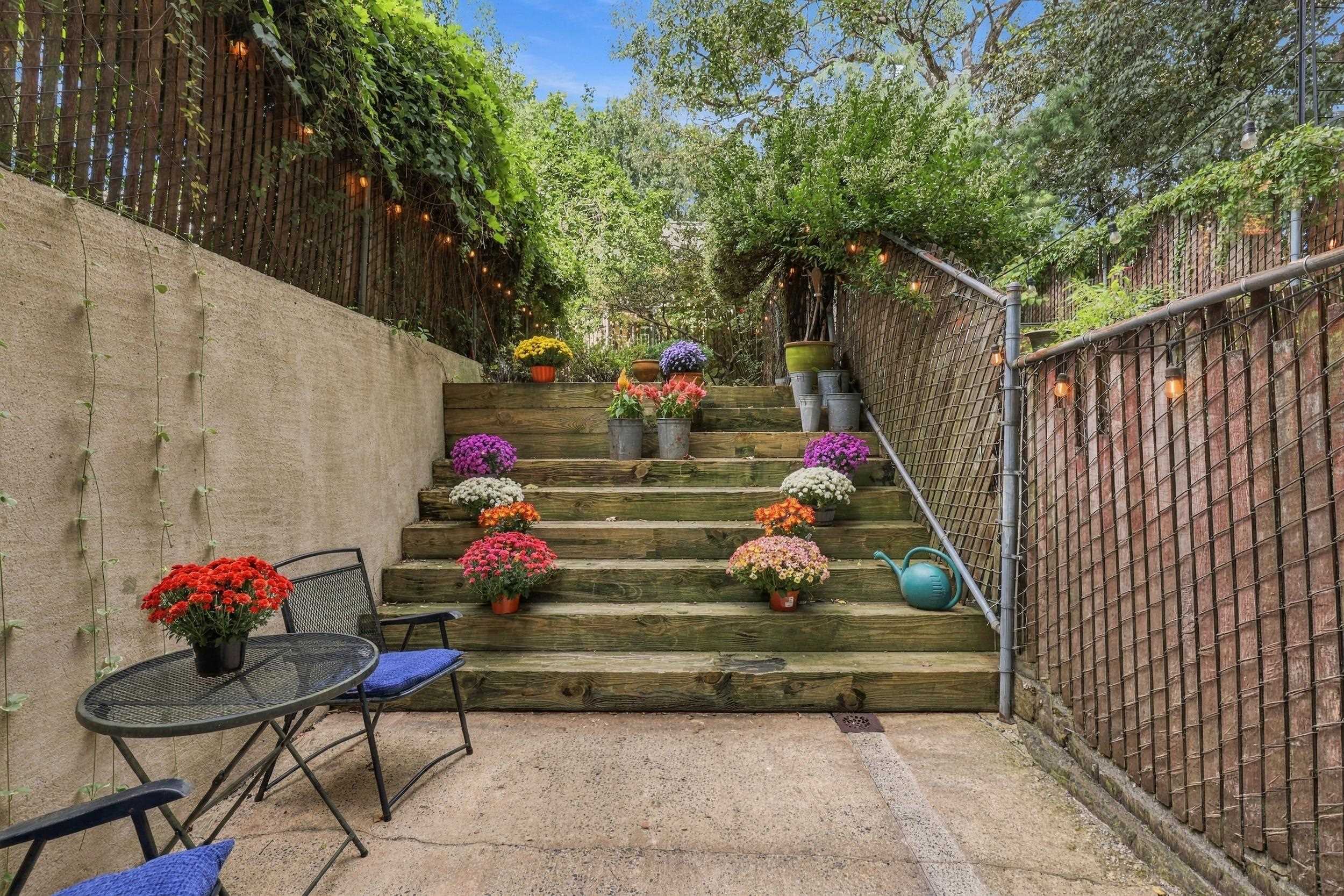 236 6TH ST 1