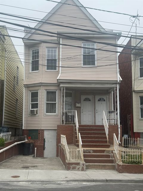 Multifamily For Rent - 631 Garfield Ave #2<br/> Jersey City, NJ 07305