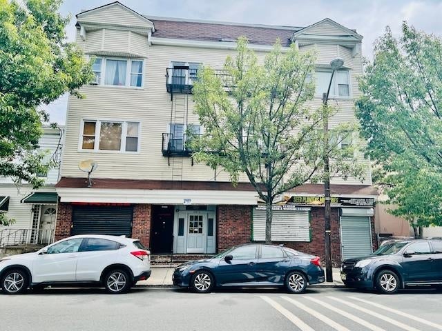 120 DANFORTH AVE 2