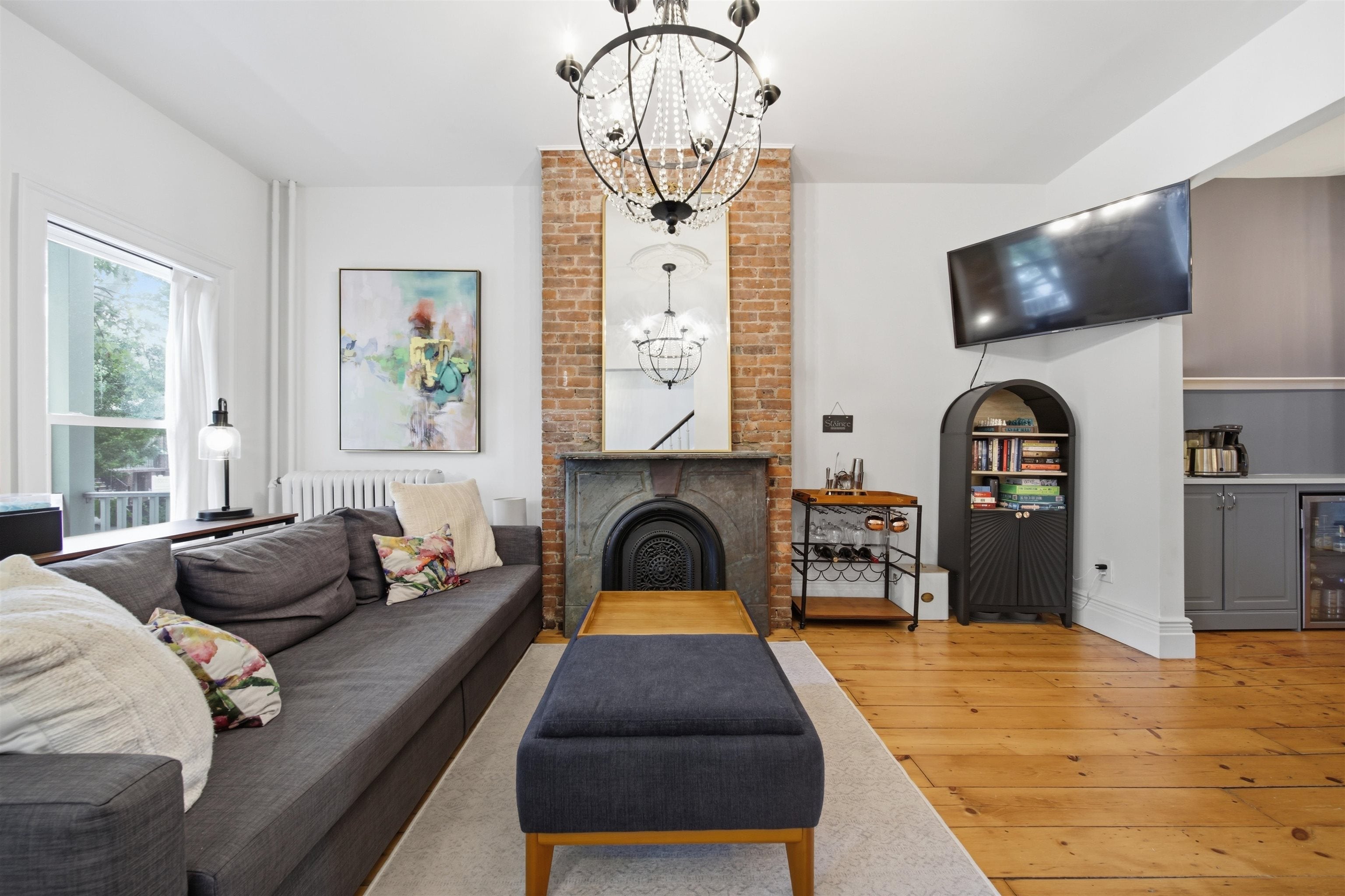 22 LAIDLAW AVE