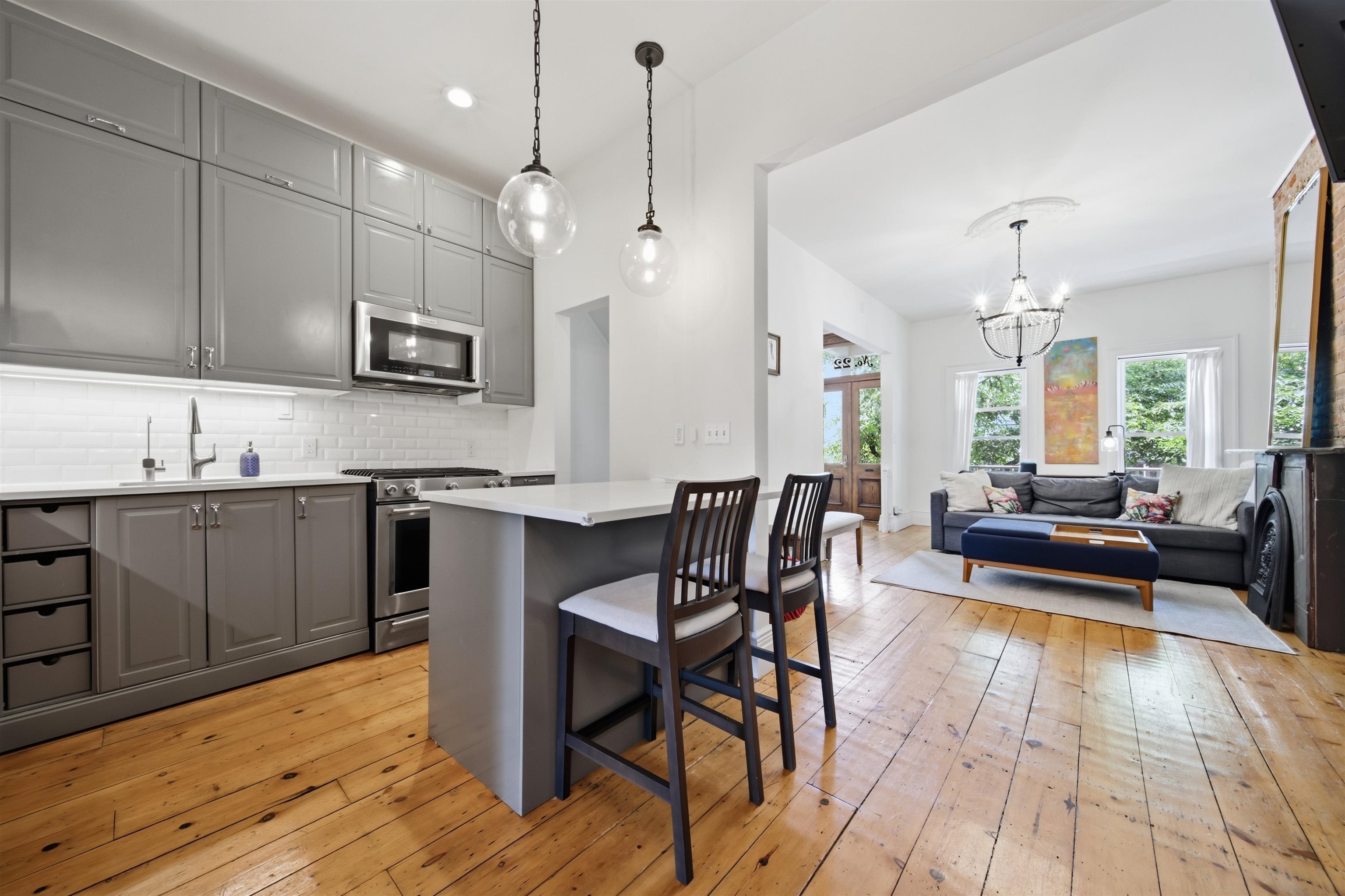 22 LAIDLAW AVE