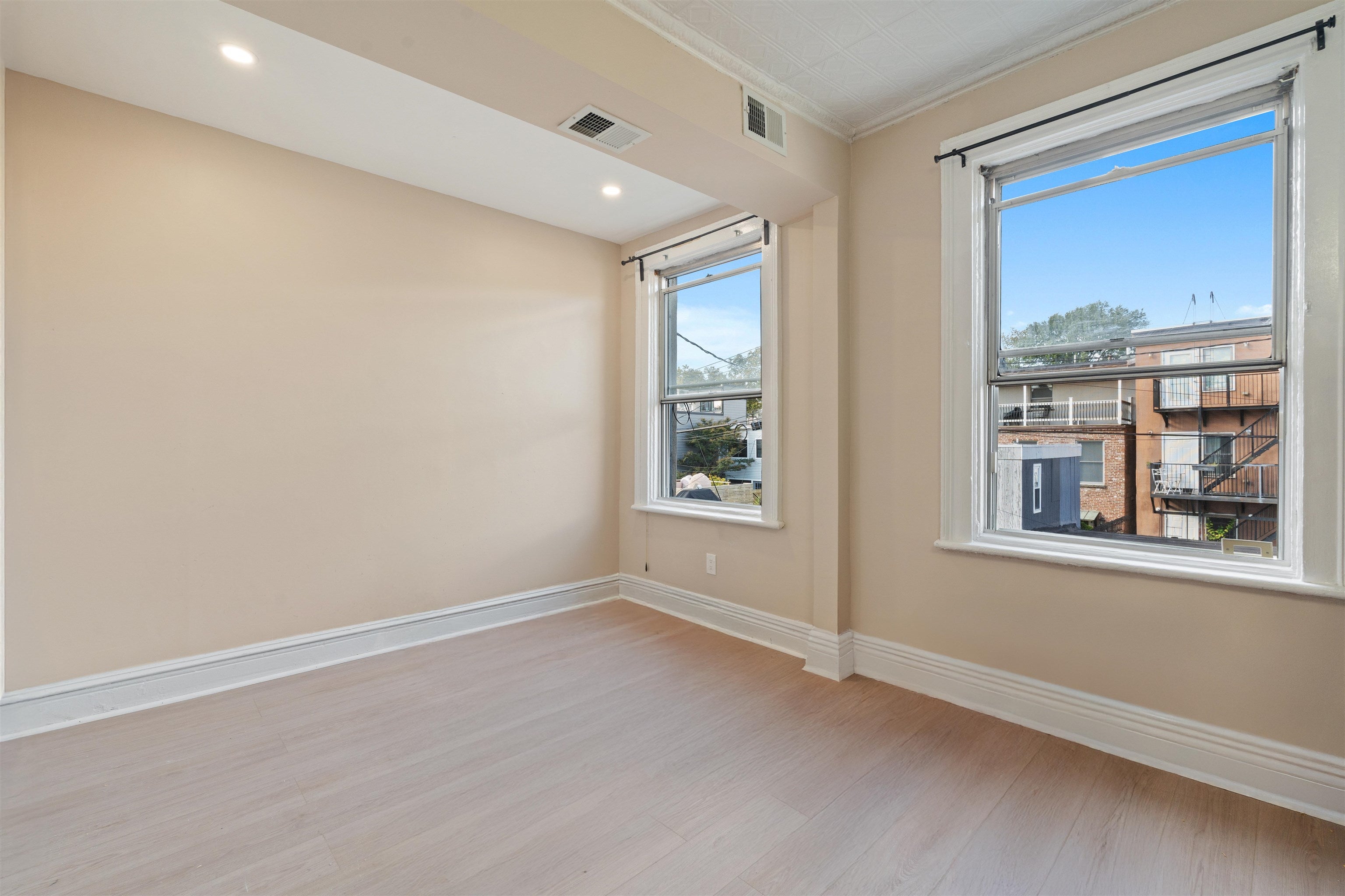 276 4TH ST 2
