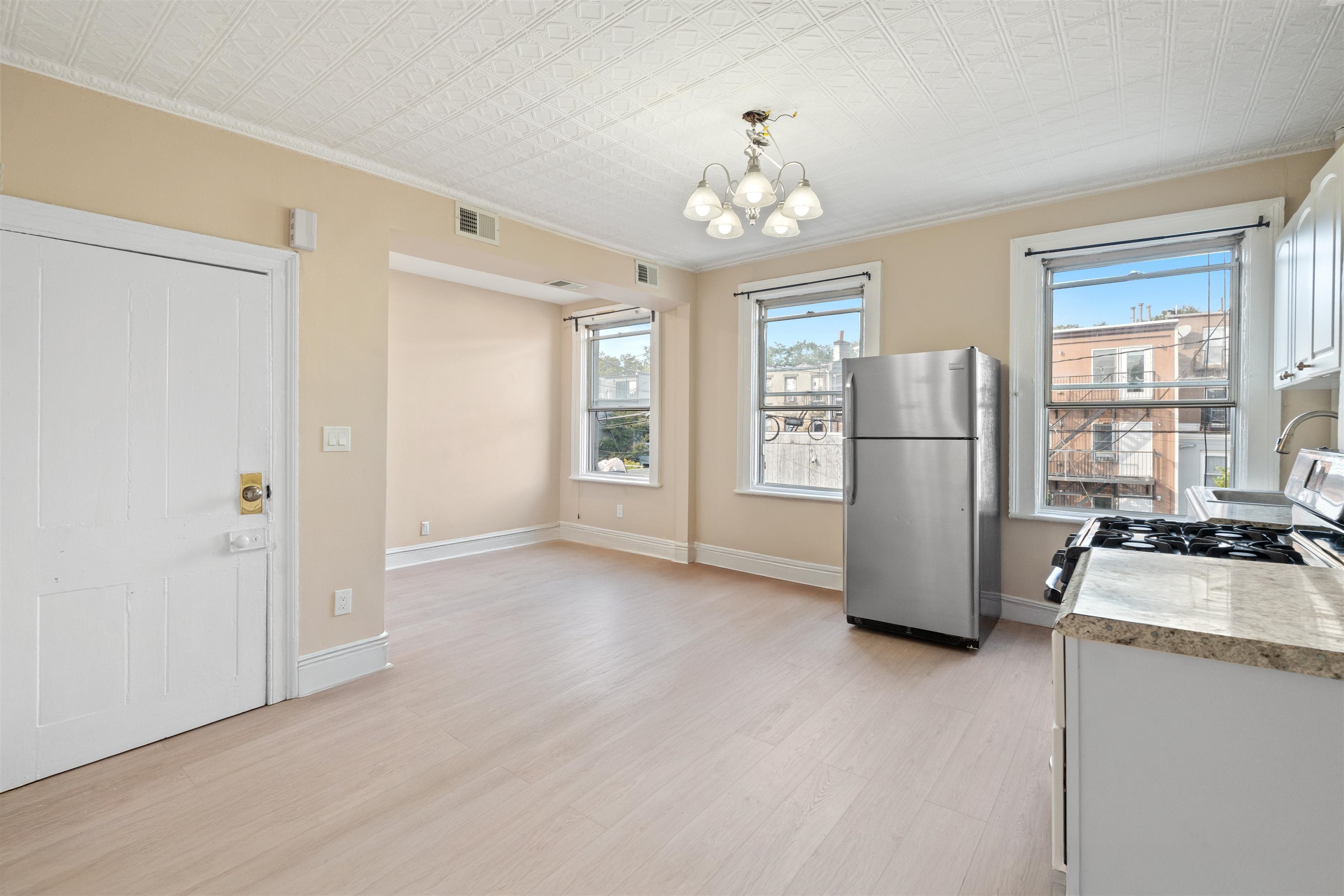 276 4TH ST 2