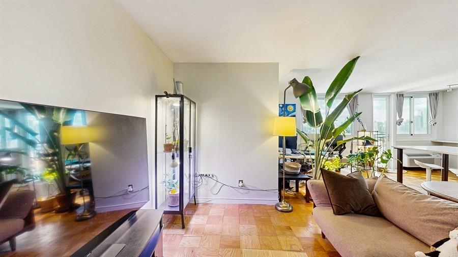100 Manhattan Ave #1912, Union City, New Jersey image 2