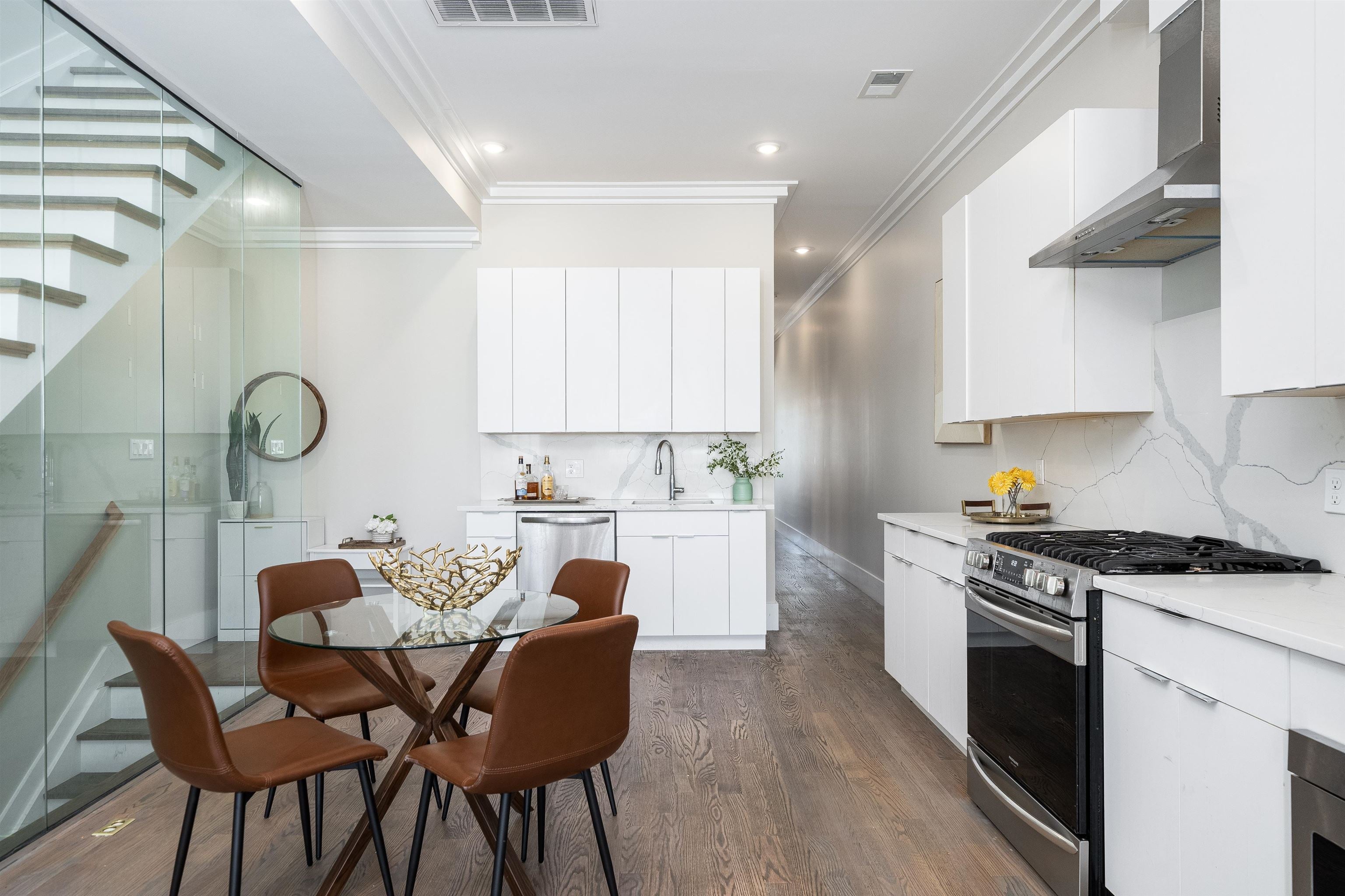 196 DELAWARE AVE 2