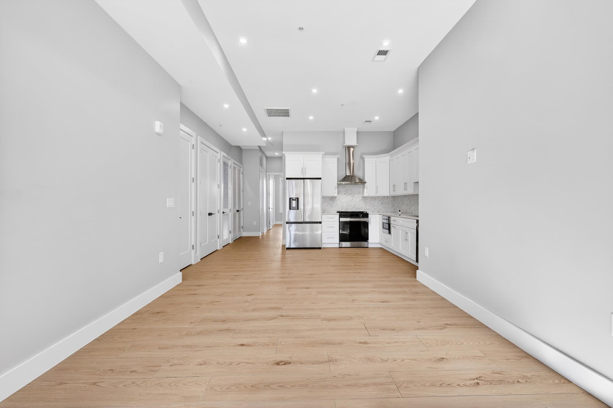 126 DE KALB AVE 1