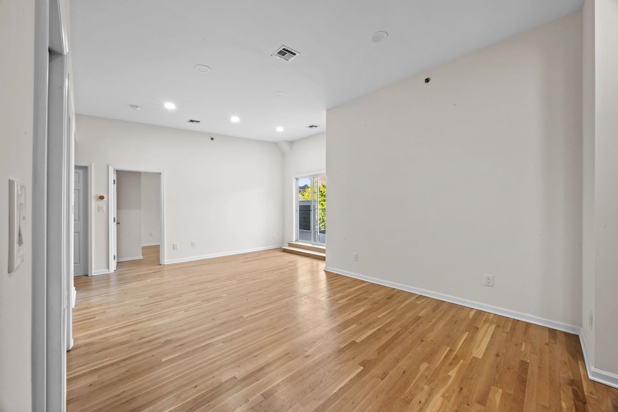 673 BERGEN AVE 302