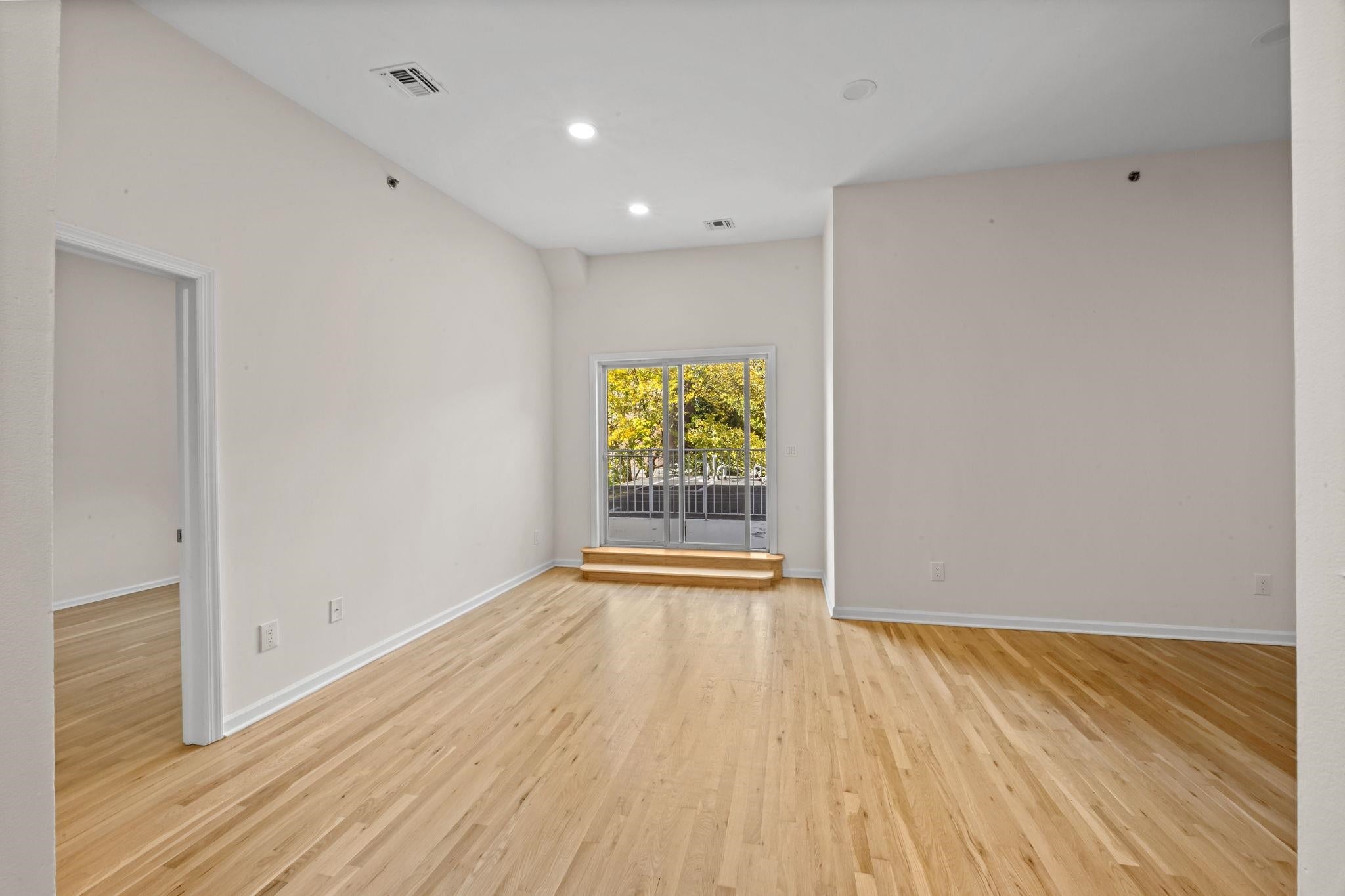 673 BERGEN AVE 302