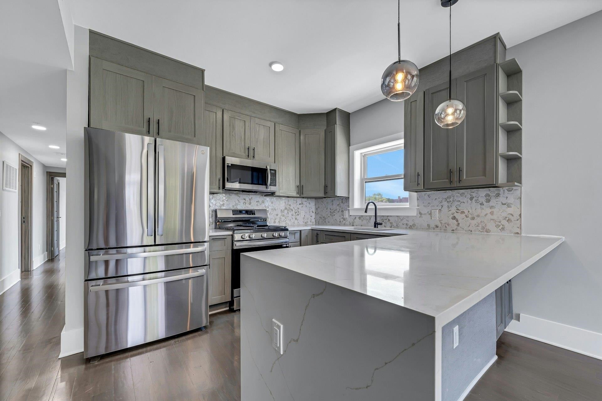 76 CORBIN AVE 4D