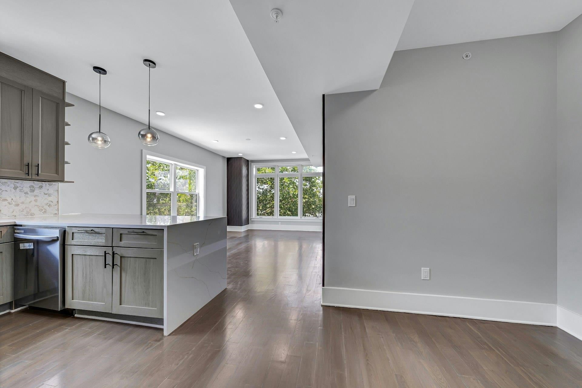 76 CORBIN AVE 4D