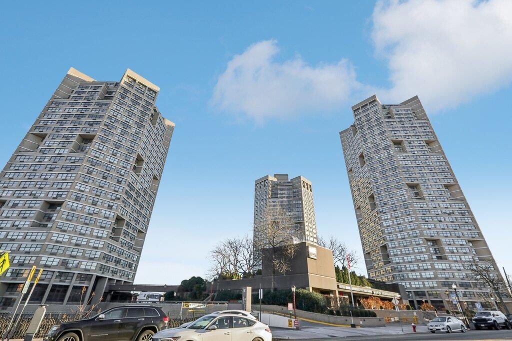7002 Blvd East #4D, Guttenberg, New Jersey image 2