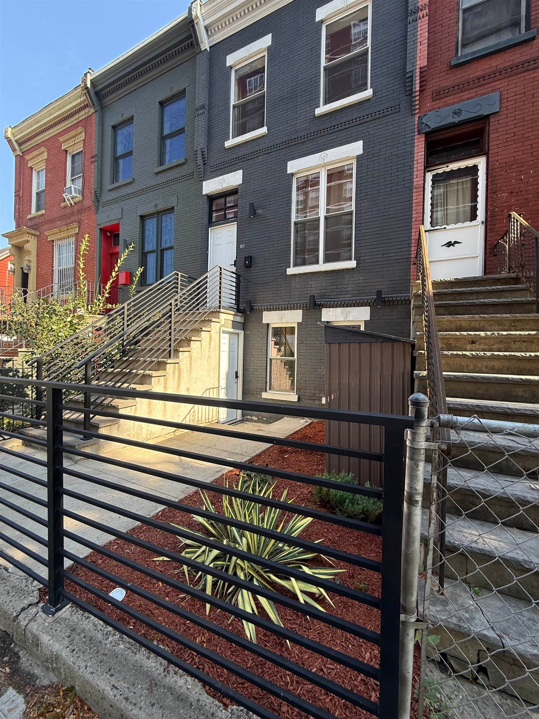 812 OCEAN AVE