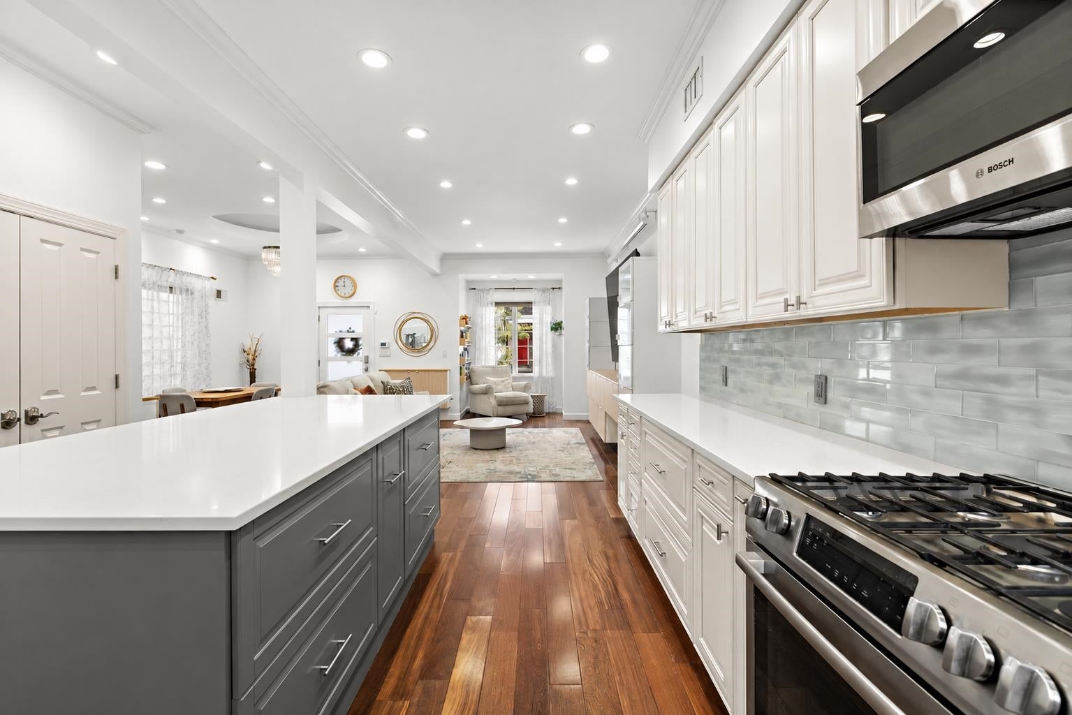 147 MANHATTAN AVE