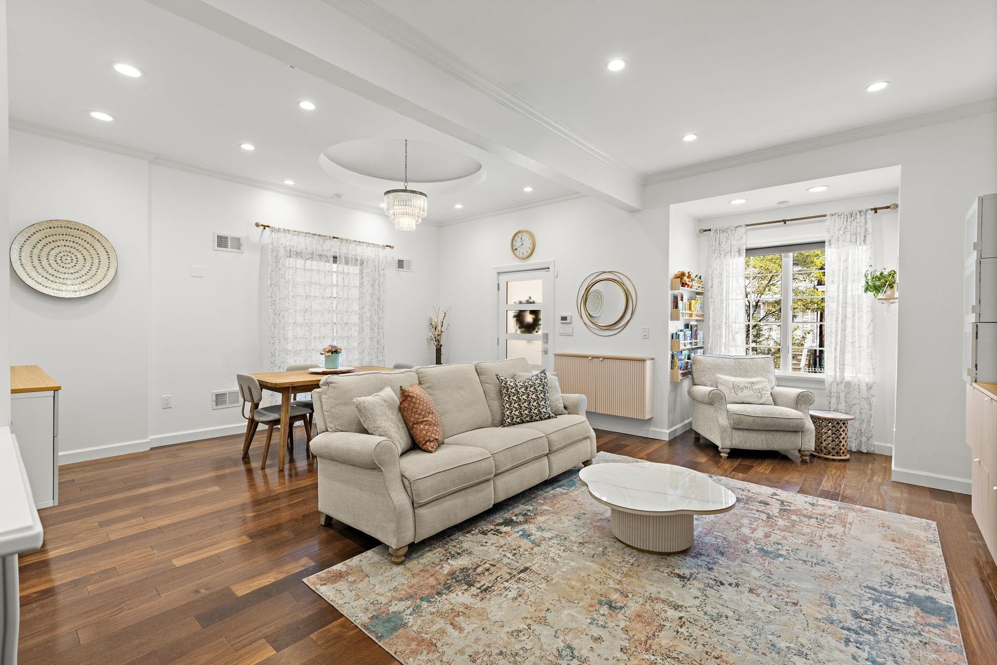 147 MANHATTAN AVE
