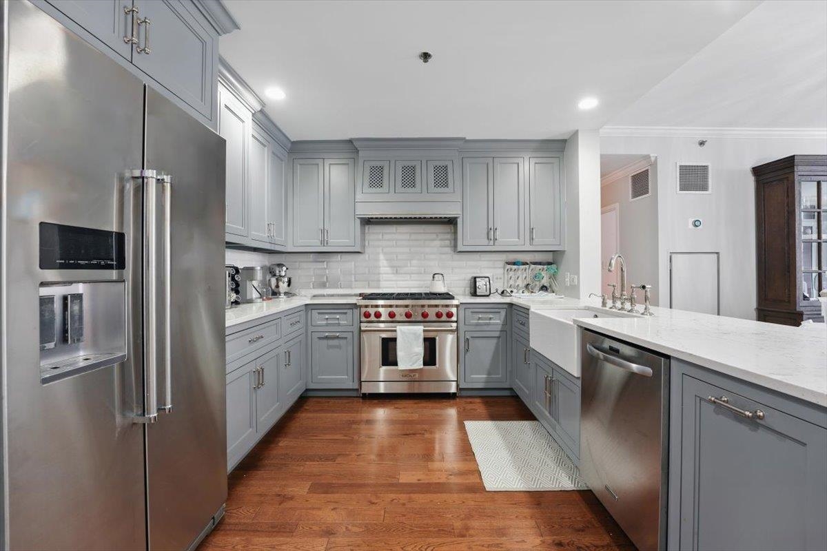 1125 Maxwell Lane #908, Hoboken, New Jersey image 2