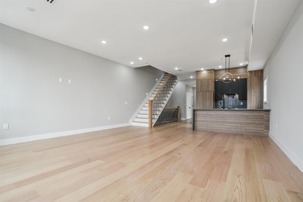 68 THORNE ST 2