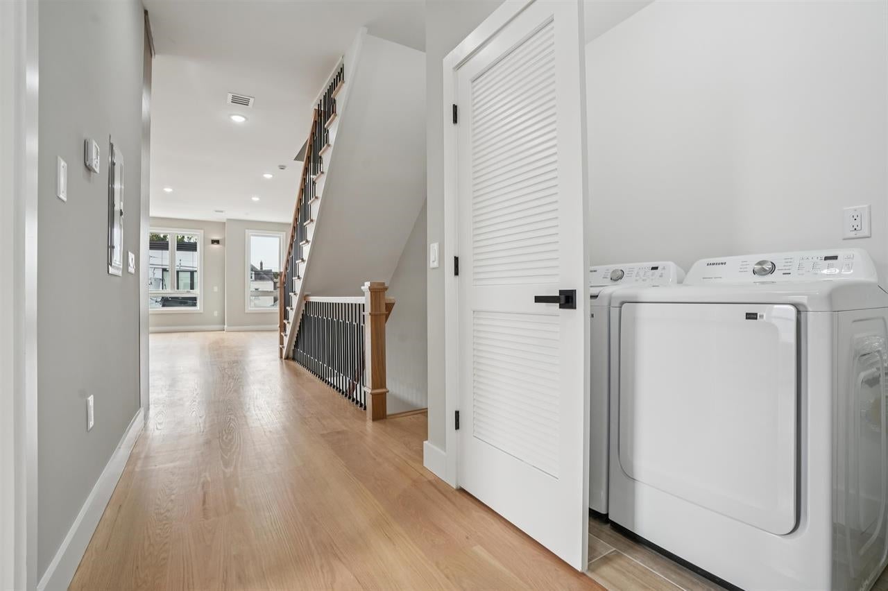 68 THORNE ST 2