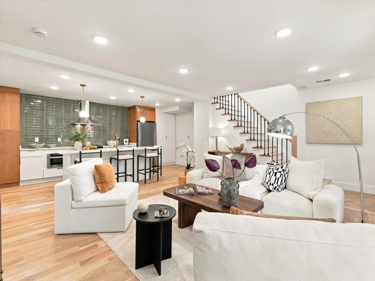 7 PIERCE AVE