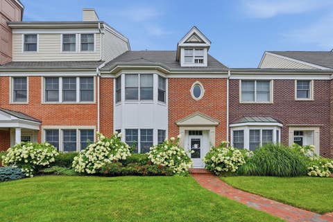 Condo For Sale - 6 Intrepid Ct<br/> Hudson County, Jersey City, NJ 07305