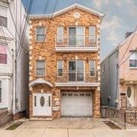 Homes For Rent - 219 Congress St #1<br/> Hudson County, Jersey City, NJ 07307