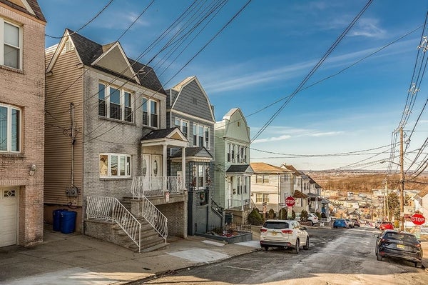 1411 86TH ST APT 2, NORTH BERGEN, NJ 07047 - Image 95f37d7a3e3e142443b2e6f3d2903696/3175432637