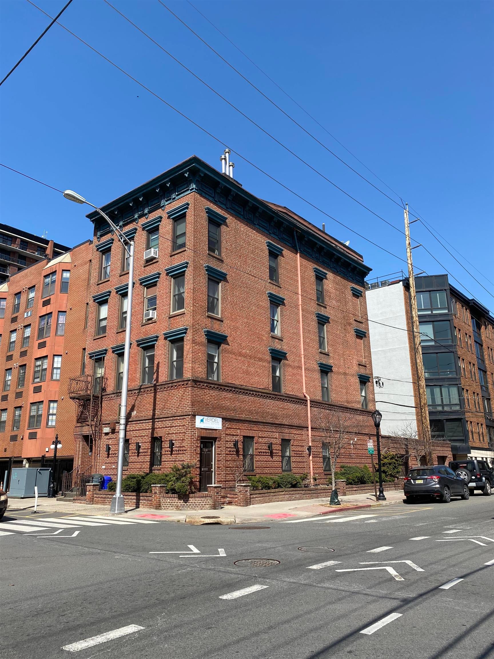 650 1ST ST 3
