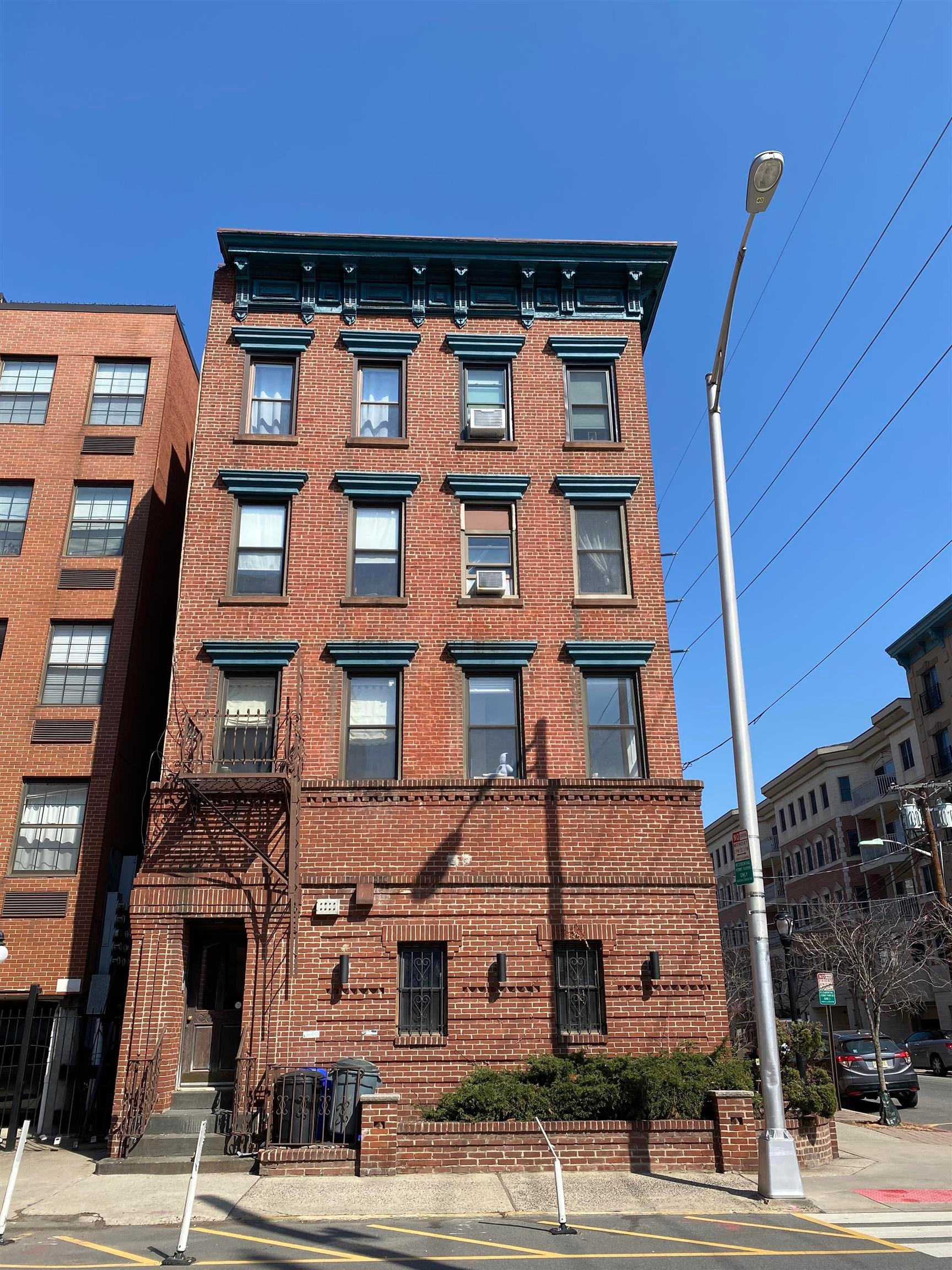650 1ST ST 3
