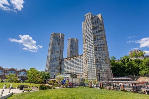 Condo For Rent - 7000 Blvd East #10C<br/> West New York, NJ 07093