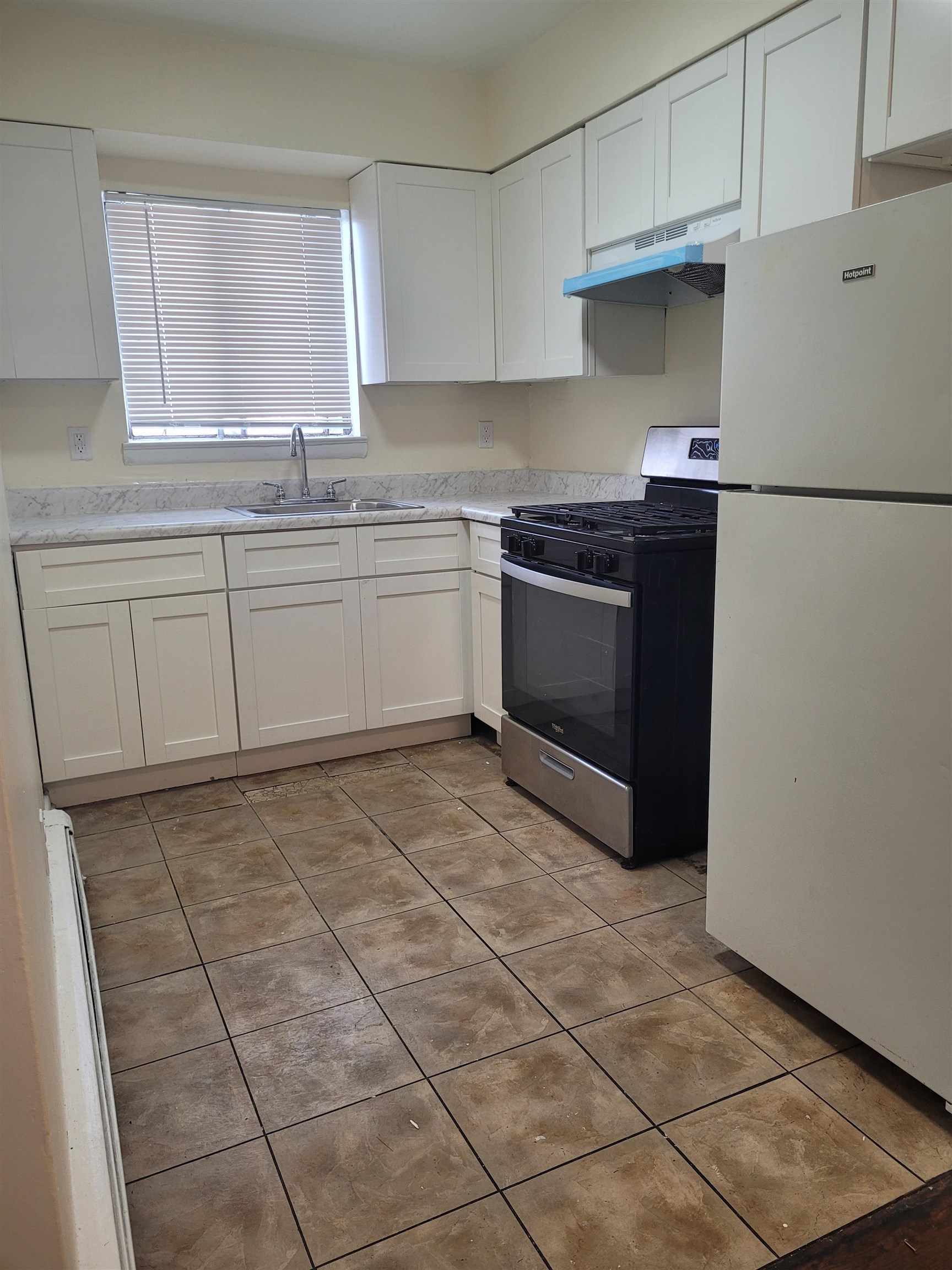 15 RESERVE AVE - Photo 4