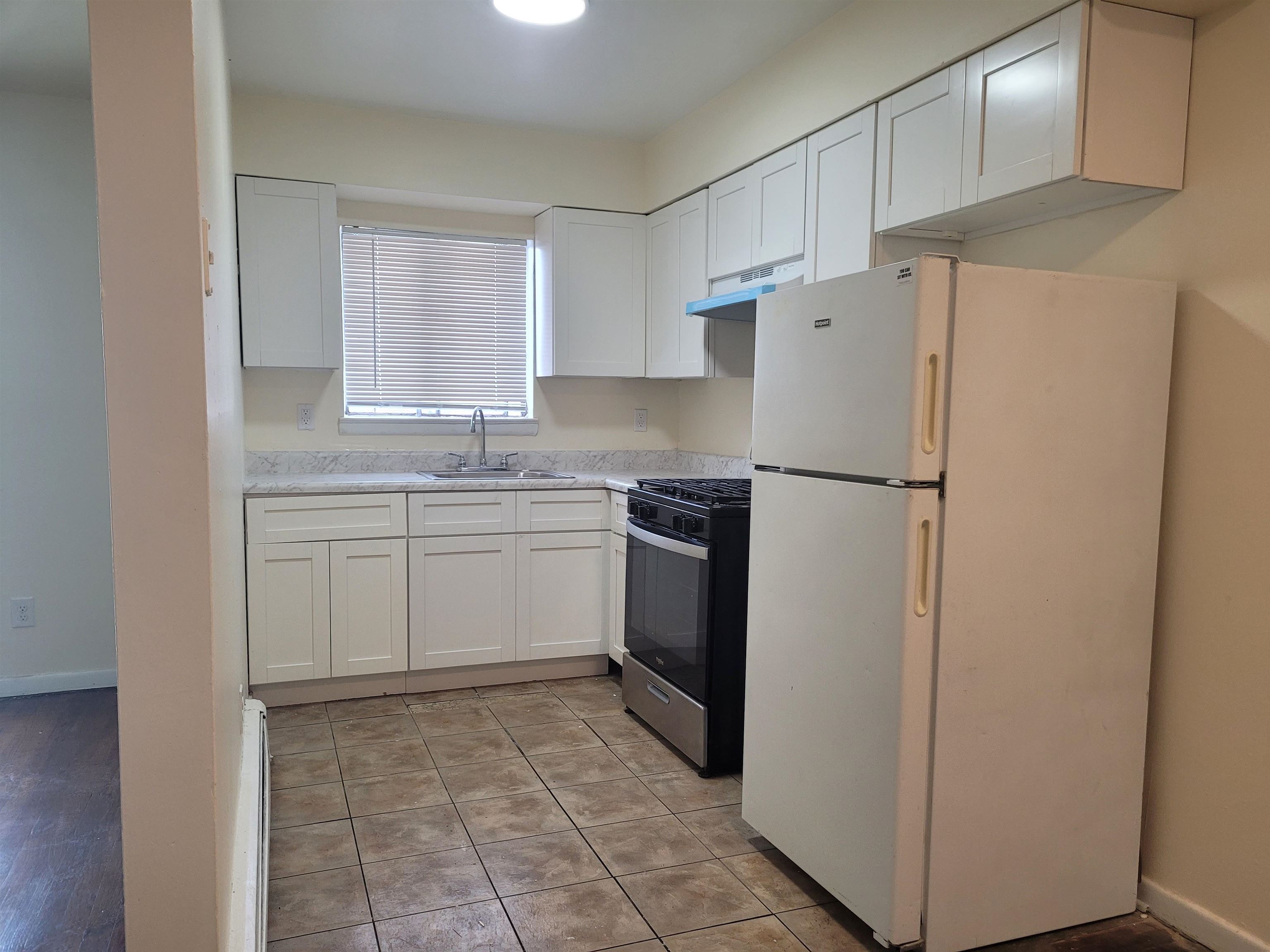 15 RESERVE AVE - Photo 3